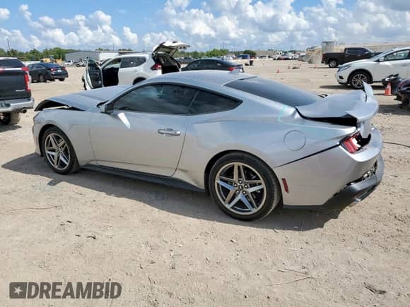 2024 Ford Mustang EcoBoost с VIN 1FA6P8TH2R5141289, выставлен на аукционе Copart как лот 85531375 с пробегом 10 981 миль миль и Списание • Salvage title. История ставок и продаж доступна на DreamBid. Изображение 2.