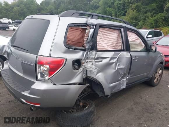 2009 Subaru Forester X with VIN JF2SH63659H759425, listed as a IAAI auction lot 39921368 with 216,092 mi miles and . Bid and sale history available at DreamBid. Image 4.