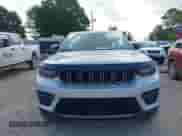 2024 Jeep Grand Cherokee Altitude z VIN 1C4RJGAG9R8604282, wystawiony jako IAAI lot #42606117 z przebiegiem 8 728 mil mil oraz . Historia ofert i sprzedaży dostępna na DreamBid. Obrazek 13.