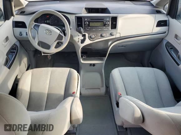 2011 Toyota Sienna с VIN 5TDKA3DC5BS007375, выставлен на аукционе Copart как лот 81334025 с пробегом 322 546 миль миль и Списание • Salvage title. История ставок и продаж доступна на DreamBid. Изображение 8.