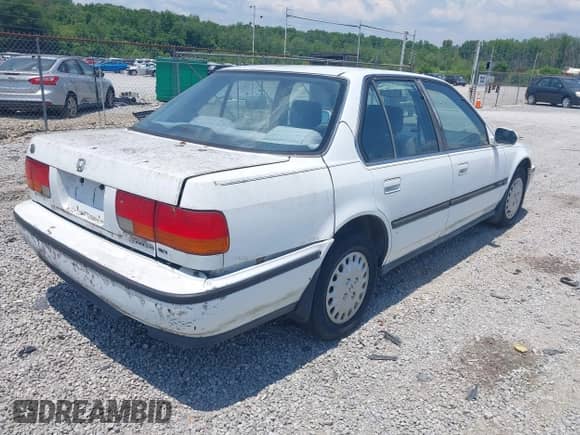 1993 Honda Accord LX z VIN JHMCB7653PC002464, wystawiony jako IAAI lot #42582131 z przebiegiem 243 918 mil mil oraz . Historia ofert i sprzedaży dostępna na DreamBid. Obrazek 4.