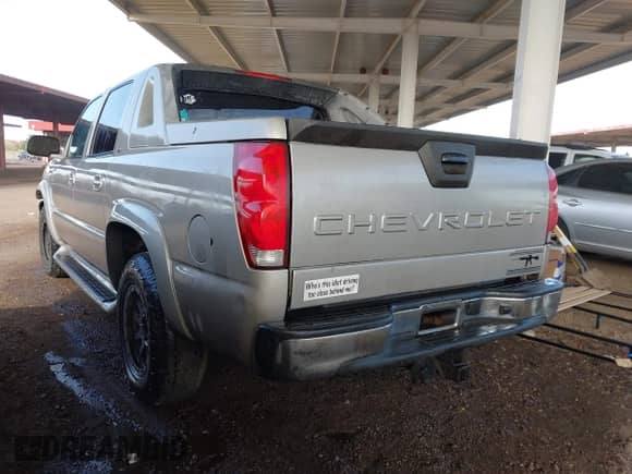 2005 Chevrolet Avalanche Z71 с VIN 3GNEK12Z35G284607, выставлен на аукционе IAAI как лот 41868849 с пробегом 213 834 миль миль и . История ставок и продаж доступна на DreamBid. Изображение 3.