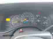 2000 GMC Sierra 1500 SLE z VIN 1GTEK19T0YZ286300, wystawiony jako IAAI lot #42681969 z przebiegiem 307 716 mil mil oraz . Historia ofert i sprzedaży dostępna na DreamBid. Obrazek 7.