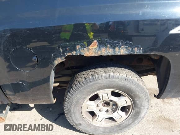 2011 Chevrolet Silverado 1500 LS z VIN 3GCPKREA4BG353984, wystawiony jako IAAI lot #42094148 z przebiegiem 218 766 mil mil oraz . Historia ofert i sprzedaży dostępna na DreamBid. Obrazek 6.