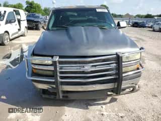 2002 Chevrolet Silverado 1500HD LS z VIN 1GCGK13U02F194090, wystawiony jako Copart lot #61138085 z przebiegiem 229 950 mil mil oraz Szkoda całkowita • Salvage title. Historia ofert i sprzedaży dostępna na DreamBid. Obrazek 5.