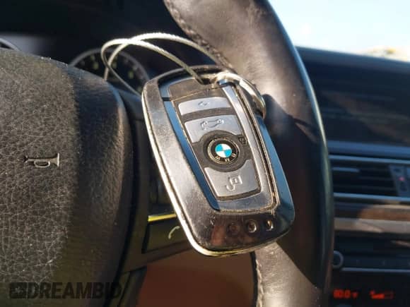 2011 BMW 7 Series 750Li xDrive z VIN WBAKC8C55BC434418, wystawiony jako IAAI lot #42695385 z przebiegiem 93 427 mil mil oraz . Historia ofert i sprzedaży dostępna na DreamBid. Obrazek 11.
