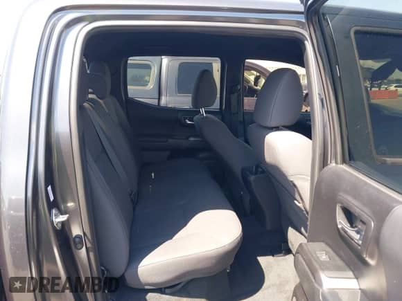 2019 Toyota Tacoma SR5 с VIN 3TMAZ5CN3KM084409, выставлен на аукционе IAAI как лот 43076335 с пробегом 73 078 миль миль и . История ставок и продаж доступна на DreamBid. Изображение 8.