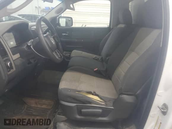 2012 Ram 1500 ST z VIN 3C6JD6DP2CG241309, wystawiony jako Copart lot #51840475 z przebiegiem 298 707 mil mil oraz Czysty tytuł • Clean title. Historia ofert i sprzedaży dostępna na DreamBid. Obrazek 7.