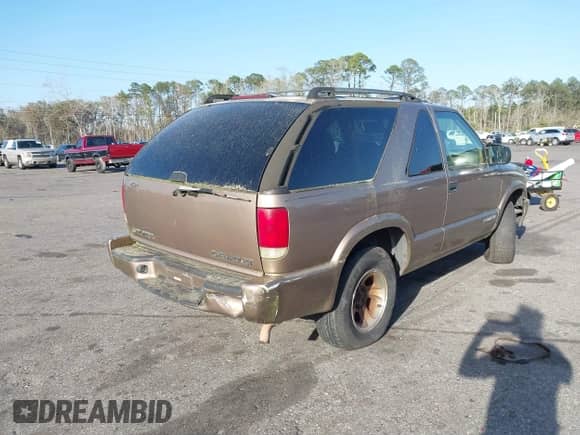 2002 Chevrolet Blazer LS с VIN 1GNCS18WX2K160391, выставлен на аукционе IAAI как лот 41731100 с пробегом 250 283 миль миль и . История ставок и продаж доступна на DreamBid. Изображение 4.