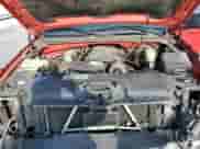 2005 Chevrolet Silverado 1500 z VIN 1GCEC14T85Z331547, wystawiony jako Copart lot #88921415 z przebiegiem 174 810 mil mil oraz Czysty tytuł • Clean title. Historia ofert i sprzedaży dostępna na DreamBid. Obrazek 13.