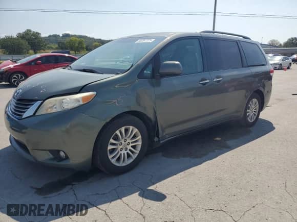 2012 Toyota Sienna XLE with VIN 5TDYK3DC8CS176623, listed as a Copart auction lot 80257225 with 262,472 mi miles and Salvage title. Bid and sale history available at DreamBid. Image 1.