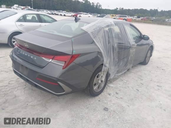 2025 Hyundai Elantra SE with VIN KMHLL4DG8SU910392, listed as a IAAI auction lot 43174872 with 6,028 mi miles and . Bid and sale history available at DreamBid. Image 4.