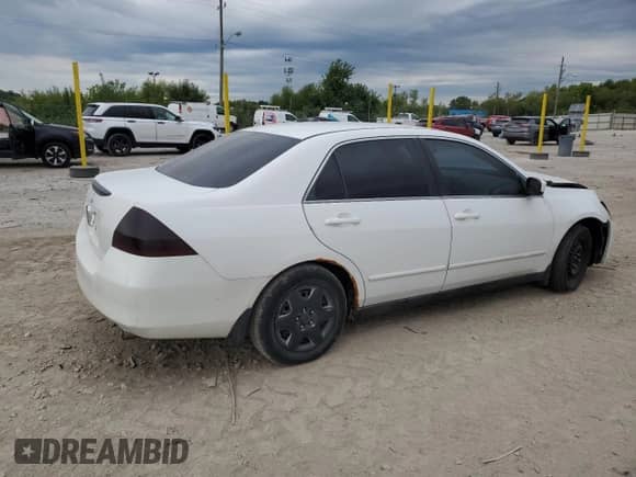 2007 Honda Accord LX z VIN 1HGCM56407A024538, wystawiony jako Copart lot #70720625 z przebiegiem 122 104 mil mil oraz Czysty tytuł • Clean title. Historia ofert i sprzedaży dostępna na DreamBid. Obrazek 3.