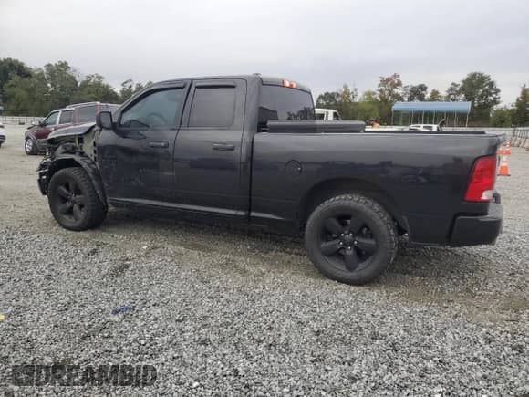 2018 Ram 1500 Tradesman z VIN 1C6RR6FT4JS216688, wystawiony jako Copart lot #82234585 z przebiegiem 102 632 mil mil oraz Szkoda całkowita • Salvage title. Historia ofert i sprzedaży dostępna na DreamBid. Obrazek 2.