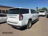 2023 Chevrolet Suburban Premier z VIN 1GNSKFKD8PR466794, wystawiony jako Copart lot #90403435 z przebiegiem 7 924 mil mil oraz Czysty tytuł • Clean title. Historia ofert i sprzedaży dostępna na DreamBid. Obrazek 4.