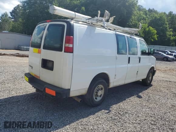 2013 Chevrolet Express Cargo z VIN 1GCWGFCA6D1903136, wystawiony jako Copart lot #55583365 z przebiegiem 206 934 mil mil oraz Czysty tytuł • Clean title. Historia ofert i sprzedaży dostępna na DreamBid. Obrazek 3.