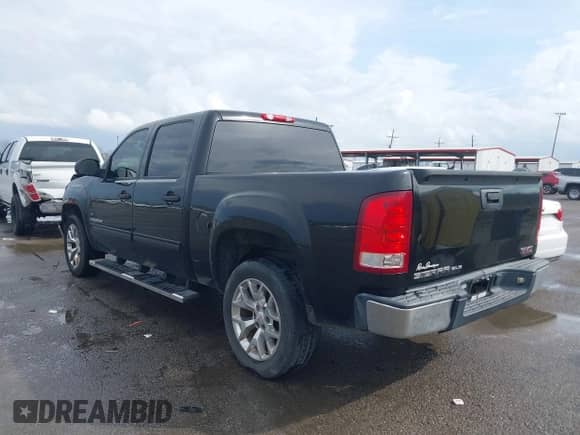 2007 GMC Sierra 1500 SLE1 z VIN 2GTEC13C671643993, wystawiony jako IAAI lot #41556101 z przebiegiem 212 097 mil mil oraz . Historia ofert i sprzedaży dostępna na DreamBid. Obrazek 3.