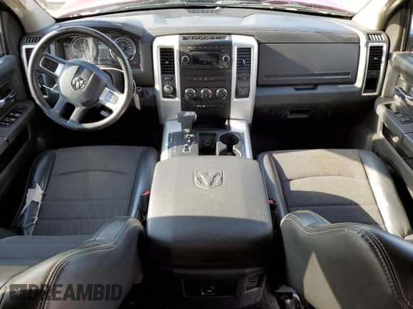 2010 Dodge 1500 Laramie z VIN 1D7RV1CT4AS260952, wystawiony jako Copart lot #49832195 z przebiegiem 177 977 mil mil oraz Szkoda całkowita • Salvage title. Historia ofert i sprzedaży dostępna na DreamBid. Obrazek 8.