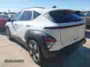 2025 Hyundai Kona SEL z VIN KM8HB3AB5SU329556, wystawiony jako IAAI lot #43510291 z przebiegiem 2 769 mil mil oraz . Historia ofert i sprzedaży dostępna na DreamBid. Obrazek 3.