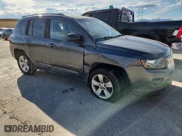 2017 Jeep Compass Sport z VIN 1C4NJDBB6HD105784, wystawiony jako Copart lot #81877555 z przebiegiem 120 813 mil mil oraz Szkoda całkowita • Salvage title. Historia ofert i sprzedaży dostępna na DreamBid. Obrazek 4.