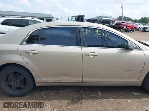 2010 Chevrolet Malibu 1FL z VIN 1G1ZA5E08AF290201, wystawiony jako IAAI lot #43296871 z przebiegiem 184 511 mil mil oraz . Historia ofert i sprzedaży dostępna na DreamBid. Obrazek 13.