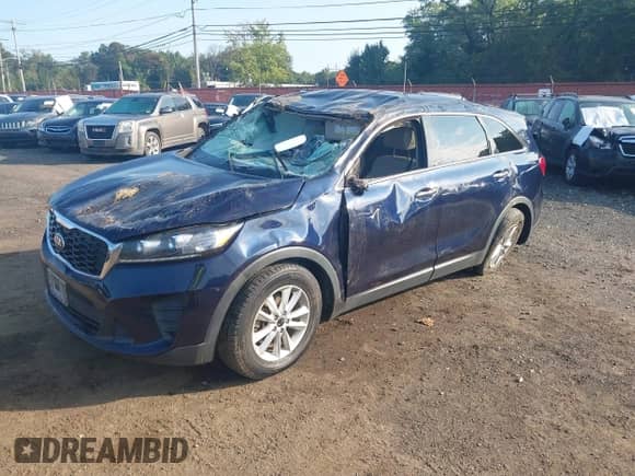 2020 Kia Sorento LX z VIN 5XYPG4A30LG677641, wystawiony jako IAAI lot #43162265 z przebiegiem 43 170 mil mil oraz . Historia ofert i sprzedaży dostępna na DreamBid. Obrazek 2.