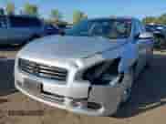 2012 Nissan Maxima SV z VIN 1N4AA5AP5CC842190, wystawiony jako IAAI lot #43312548 z przebiegiem 141 115 mil mil oraz . Historia ofert i sprzedaży dostępna na DreamBid. Obrazek 2.