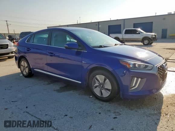 2020 Hyundai Ioniq SE z VIN KMHC75LCXLU239995, wystawiony jako Copart lot #67902435 z przebiegiem 117 533 mil mil oraz Czysty tytuł • Clean title. Historia ofert i sprzedaży dostępna na DreamBid. Obrazek 4.
