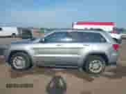 2018 Jeep Grand Cherokee Altitude z VIN 1C4RJEAG2JC111808, wystawiony jako IAAI lot #42772006 z przebiegiem 163 350 mil mil oraz . Historia ofert i sprzedaży dostępna na DreamBid. Obrazek 15.