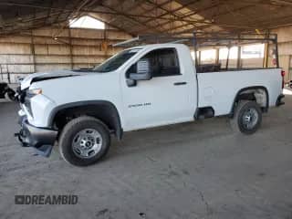 2020 Chevrolet Silverado 2500HD Work Truck z VIN 1GC0WLE78LF220624, wystawiony jako Copart lot #83713764 z przebiegiem 148 357 mil mil oraz Szkoda całkowita • Salvage title. Historia ofert i sprzedaży dostępna na DreamBid. Obrazek 1.