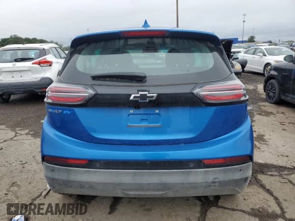 2023 Chevrolet Bolt EV 2LT z VIN 1G1FX6S07P4155789, wystawiony jako Copart lot #69790773 z przebiegiem 5 305 mil mil oraz . Historia ofert i sprzedaży dostępna na DreamBid. Obrazek 6.