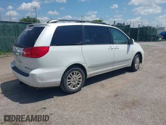 2010 Toyota Sienna XLE с VIN 5TDYK4CC3AS324956, выставлен на аукционе IAAI как лот 42657003 с пробегом 189 749 миль миль и . История ставок и продаж доступна на DreamBid. Изображение 4.