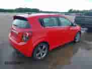 2013 Chevrolet Sonic RS z VIN 1G1JH6SB5D4158355, wystawiony jako IAAI lot #42234638 z przebiegiem 164 870 mil mil oraz . Historia ofert i sprzedaży dostępna na DreamBid. Obrazek 4.