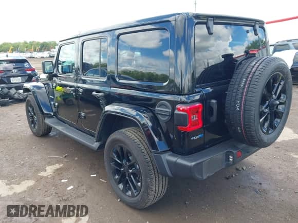 2022 Jeep Wrangler Unlimited Sahara z VIN 1C4JJXP69NW198960, wystawiony jako IAAI lot #42255807 z przebiegiem 23 789 mil mil oraz . Historia ofert i sprzedaży dostępna na DreamBid. Obrazek 3.