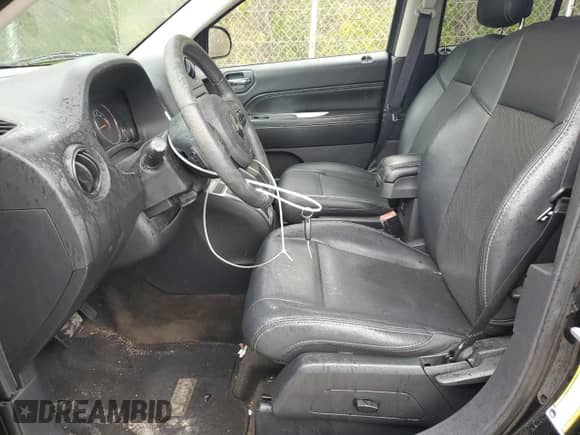 2014 Jeep Compass Latitude with VIN 1C4NJCEA5ED732288, listed as a Copart auction lot 82689185 with 102,856 mi miles and Clean title. Bid and sale history available at DreamBid. Image 7.