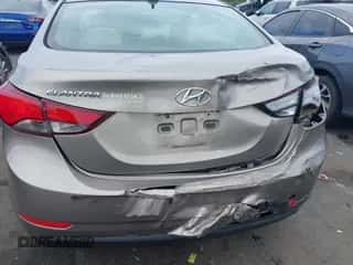 2016 Hyundai Elantra SE z VIN 5NPDH4AE3GH797921, wystawiony jako IAAI lot #43338035 z przebiegiem 183 337 mil mil oraz . Historia ofert i sprzedaży dostępna na DreamBid. Obrazek 6.
