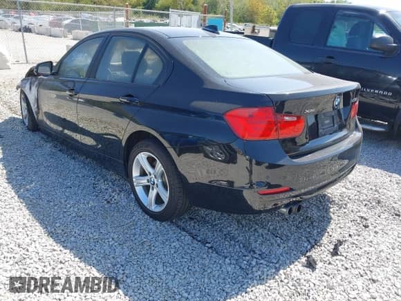 2015 BMW 3 Series 328i xDrive с VIN WBA3B3C52FF548097, выставлен на аукционе IAAI как лот 43194515 с пробегом 99 513 миль миль и . История ставок и продаж доступна на DreamBid. Изображение 3.