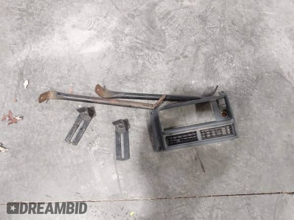 1993 Chevrolet Blazer LS с VIN 1GNCT18W9P0137328, выставлен на аукционе IAAI как лот 41573131 с пробегом Не указан миль и . История ставок и продаж доступна на DreamBid. Изображение 12.