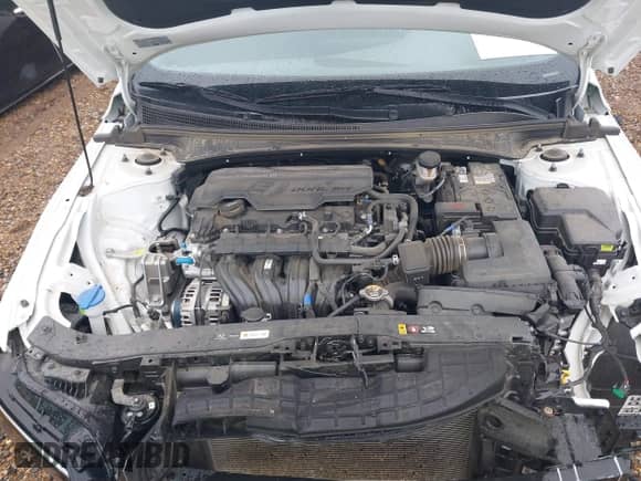 2025 Hyundai Elantra SE with VIN KMHLL4DG9SU863051, listed as a IAAI auction lot 43075657 with 19,497 mi miles and . Bid and sale history available at DreamBid. Image 10.