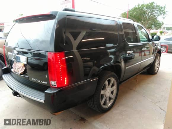 2011 Cadillac Escalade ESV Premium with VIN 1GYS3JEF1BR220954, listed as a IAAI auction lot 42169677 with 122,582 mi miles and . Bid and sale history available at DreamBid. Image 4.