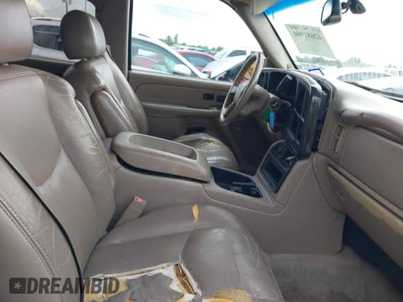 2006 Chevrolet Suburban LTZ with VIN 3GNFK16UX6G122798, listed as a IAAI auction lot 42681960 with 312,480 mi miles and . Bid and sale history available at DreamBid. Image 5.