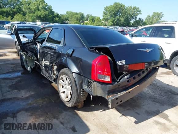 2006 Chrysler 300 with VIN 2C3KA43R96H274524, listed as a IAAI auction lot 42592121 with 172,717 mi miles and . Bid and sale history available at DreamBid. Image 3.