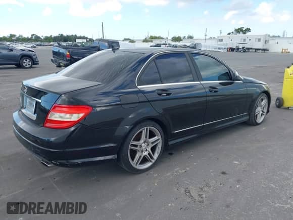 2009 Mercedes-Benz C 300 Sport с VIN WDDGF54X49F225037, выставлен на аукционе IAAI как лот 43177105 с пробегом 227 516 миль миль и . История ставок и продаж доступна на DreamBid. Изображение 4.