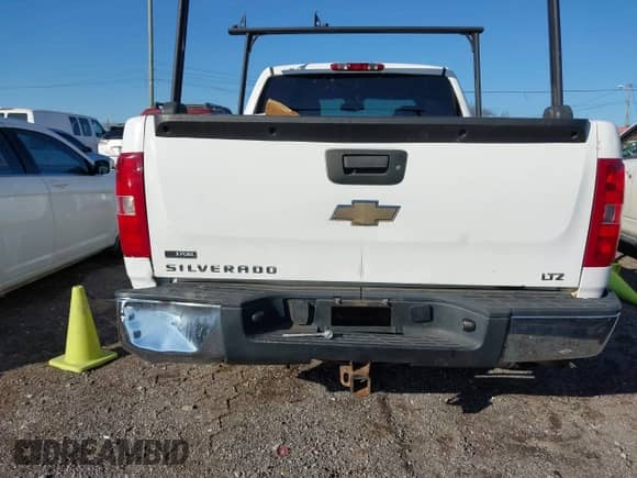 2009 Chevrolet Silverado 1500 LTZ z VIN 1GCEK39079Z114929, wystawiony jako IAAI lot #41494959 z przebiegiem 305 078 mil mil oraz . Historia ofert i sprzedaży dostępna na DreamBid. Obrazek 16.