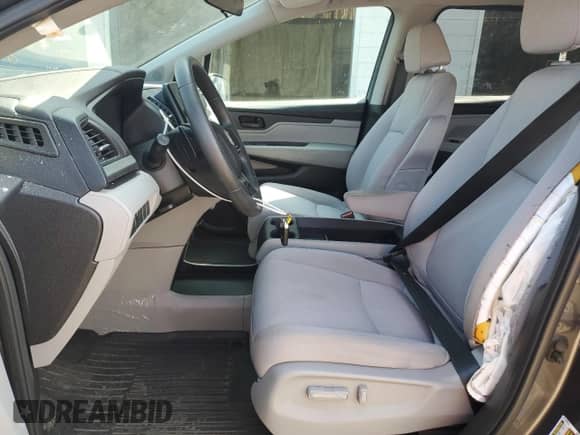 2018 Honda Odyssey LX with VIN 5FNRL6H26JB084304, listed as a Copart auction lot 81229585 with 110,204 mi miles and Salvage title. Bid and sale history available at DreamBid. Image 7.