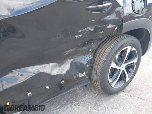 2024 Chevrolet Trax 1RS with VIN KL77LGE29RC168026, listed as a IAAI auction lot 43122390 with 22,617 mi miles and . Bid and sale history available at DreamBid. Image 6.