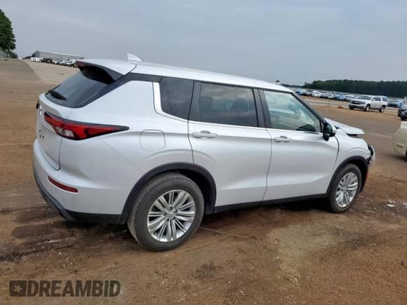 2024 Mitsubishi Outlander ES with VIN JA4J3UA88RZ003738, listed as a Copart auction lot 70493695 with 12,517 mi miles and Salvage title. Bid and sale history available at DreamBid. Image 3.