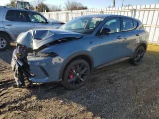 2024 Dodge Hornet GT z VIN ZACNDFAN6R3A15723, wystawiony jako Copart lot #44016235 z przebiegiem 6 864 mil mil oraz Szkoda całkowita • Salvage title. Historia ofert i sprzedaży dostępna na DreamBid. Obrazek 1.