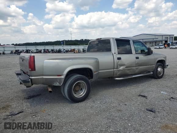 2000 Chevrolet Silverado 3500 с VIN 1GCHC33J3YF407092, выставлен на аукционе Copart как лот 63578205 с пробегом 233 873 миль миль и Чистый • Clean title. История ставок и продаж доступна на DreamBid. Изображение 3.