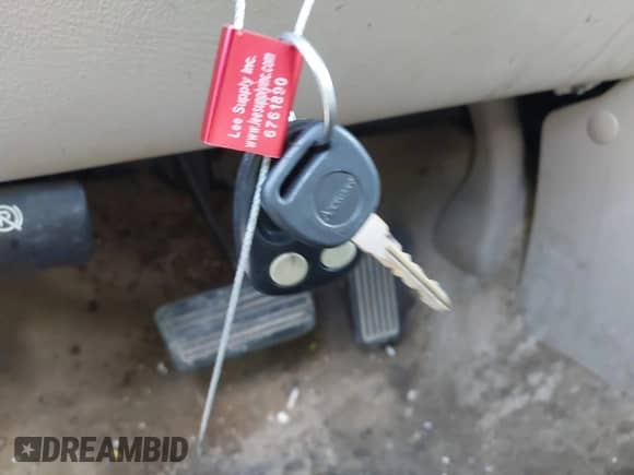 2005 Chevrolet Suburban Z71 z VIN 3GNFK16Z55G209308, wystawiony jako IAAI lot #42092398 z przebiegiem 280 746 mil mil oraz . Historia ofert i sprzedaży dostępna na DreamBid. Obrazek 11.